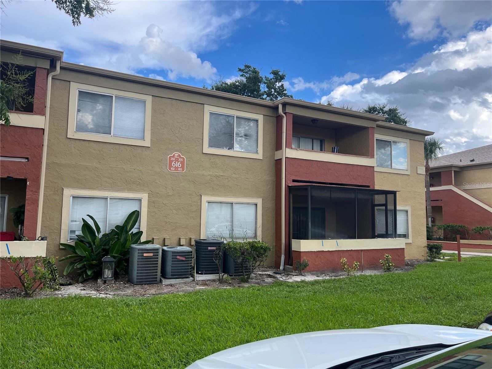 616 KENWICK CIR #105