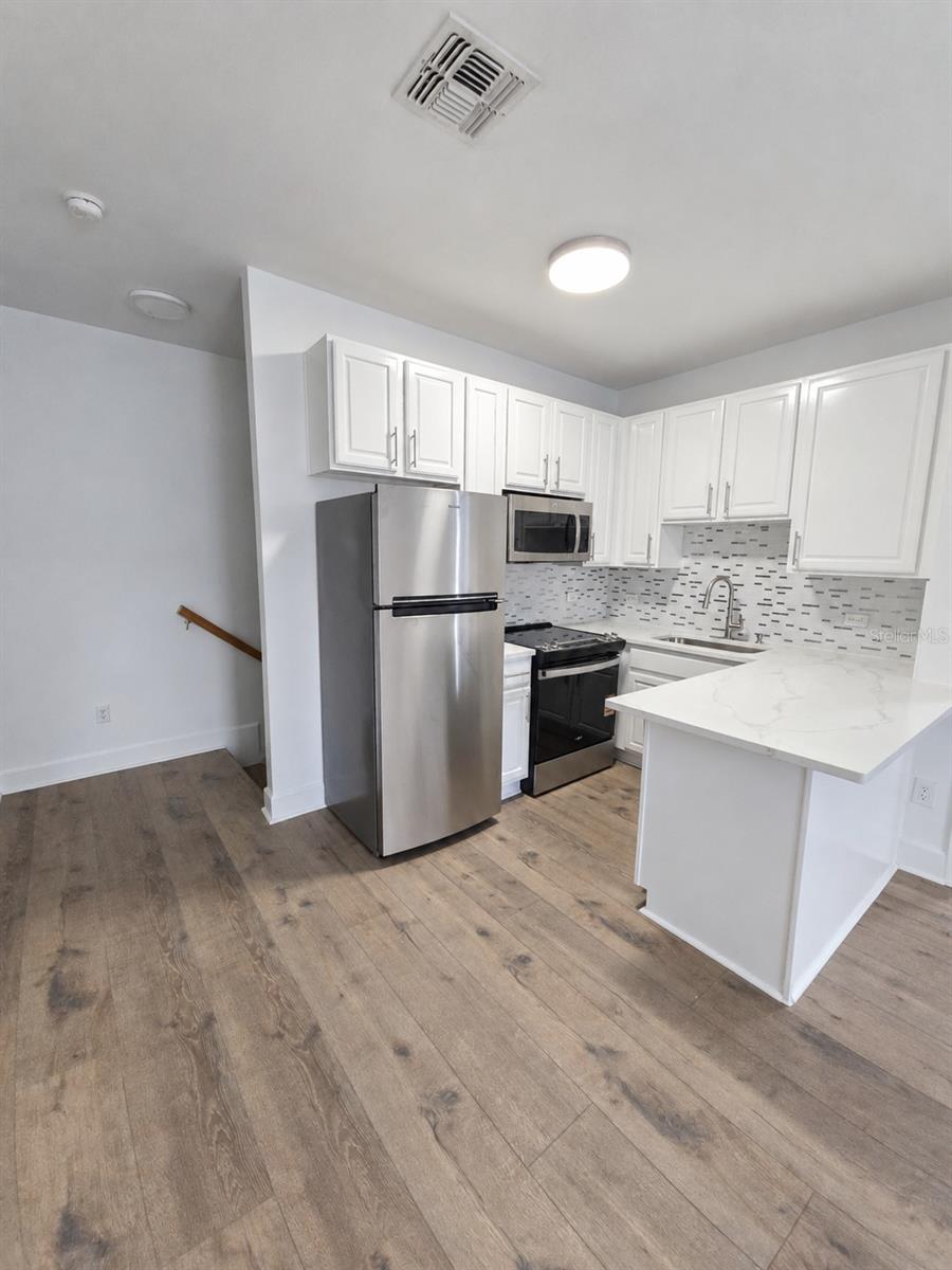 1440 STICKLEY AVE #B — photo 6