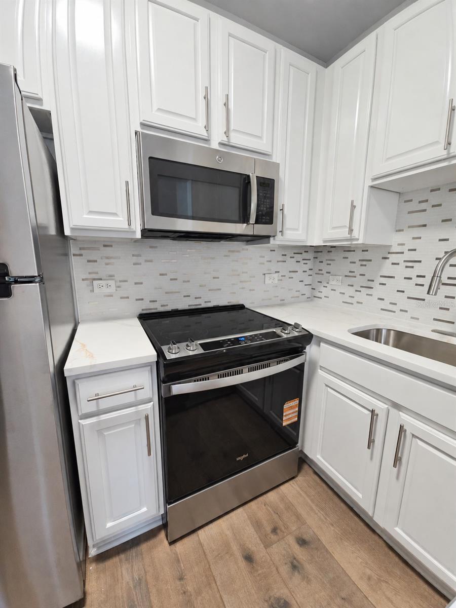 1440 STICKLEY AVE #B — photo 8