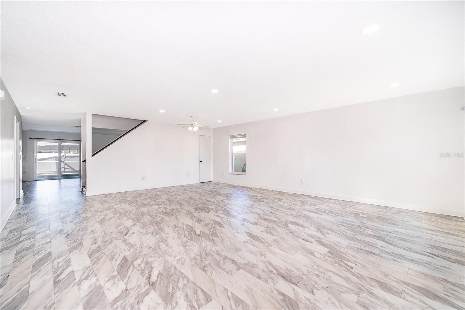 3102 HOLLAND DR — photo 2