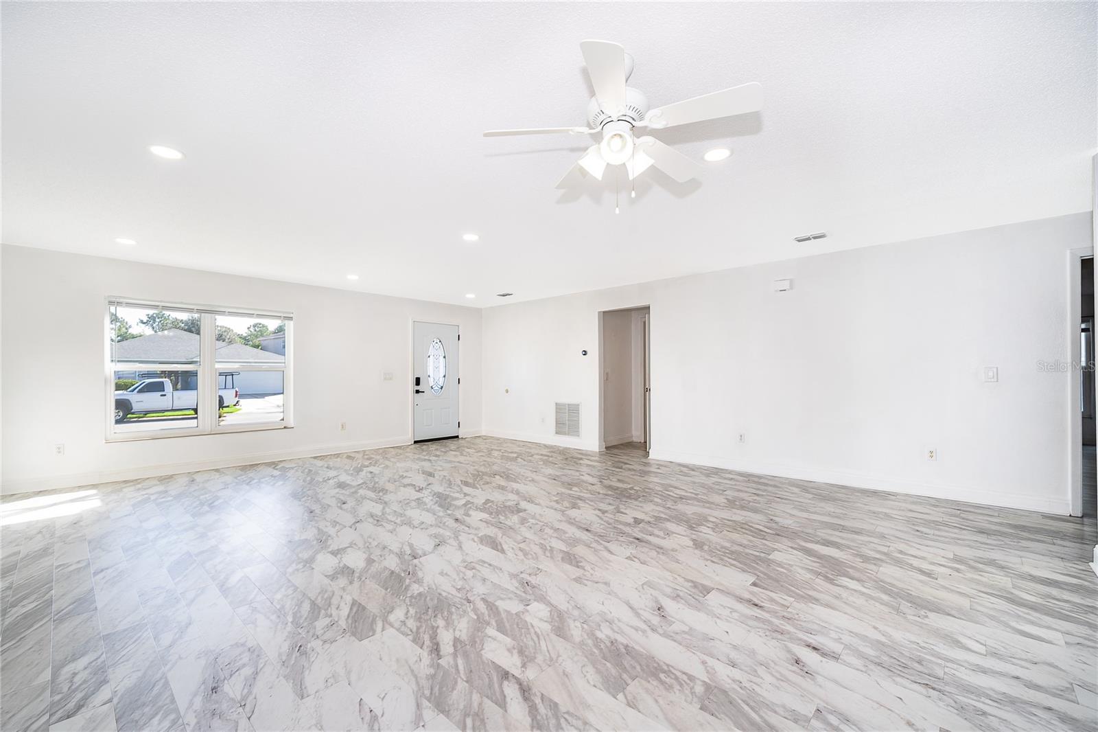 3102 HOLLAND DR — photo 3