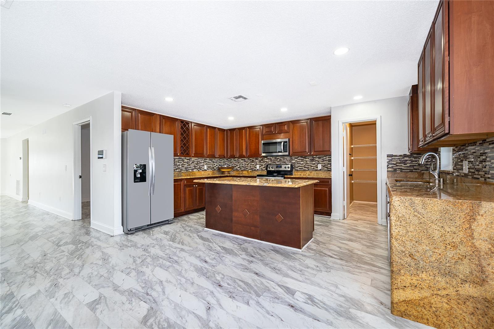 3102 HOLLAND DR — photo 7