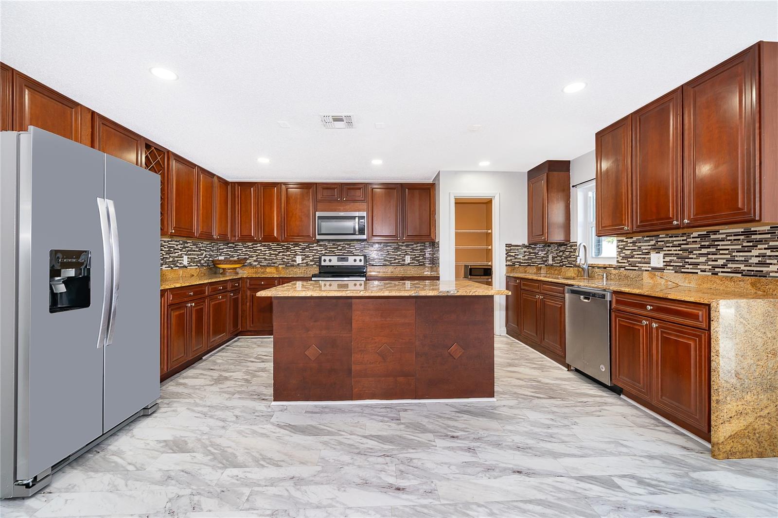 3102 HOLLAND DR — photo 8
