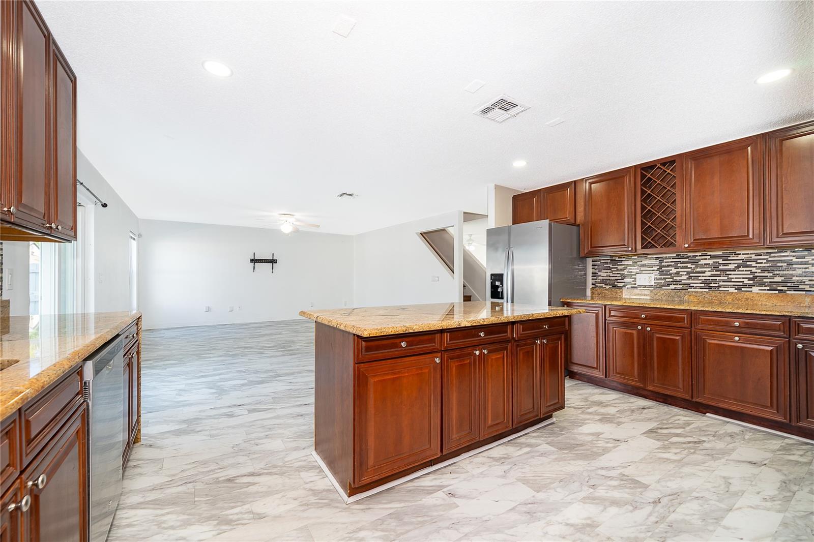 3102 HOLLAND DR — photo 9