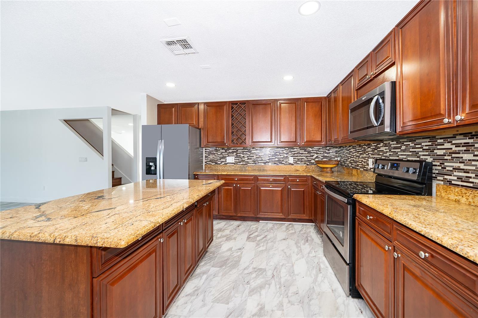 3102 HOLLAND DR — photo 10