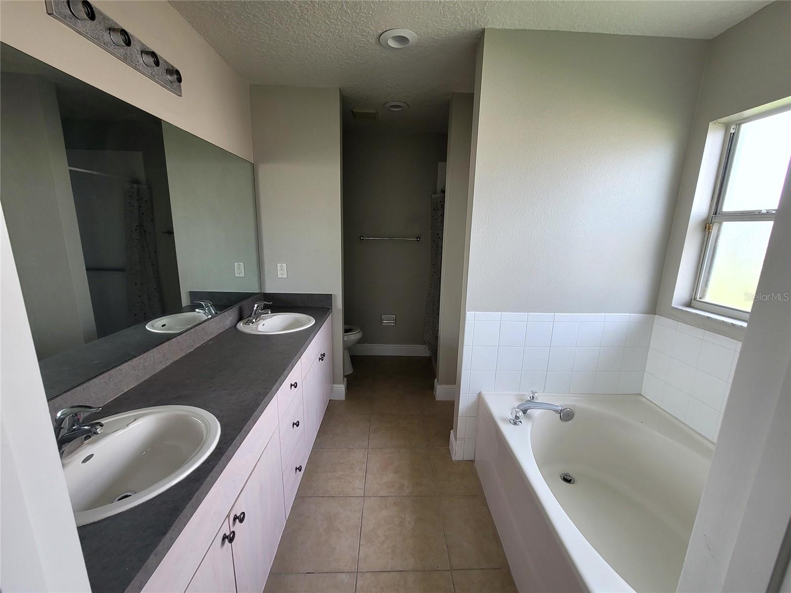 705 CARIBOU DR — photo 9