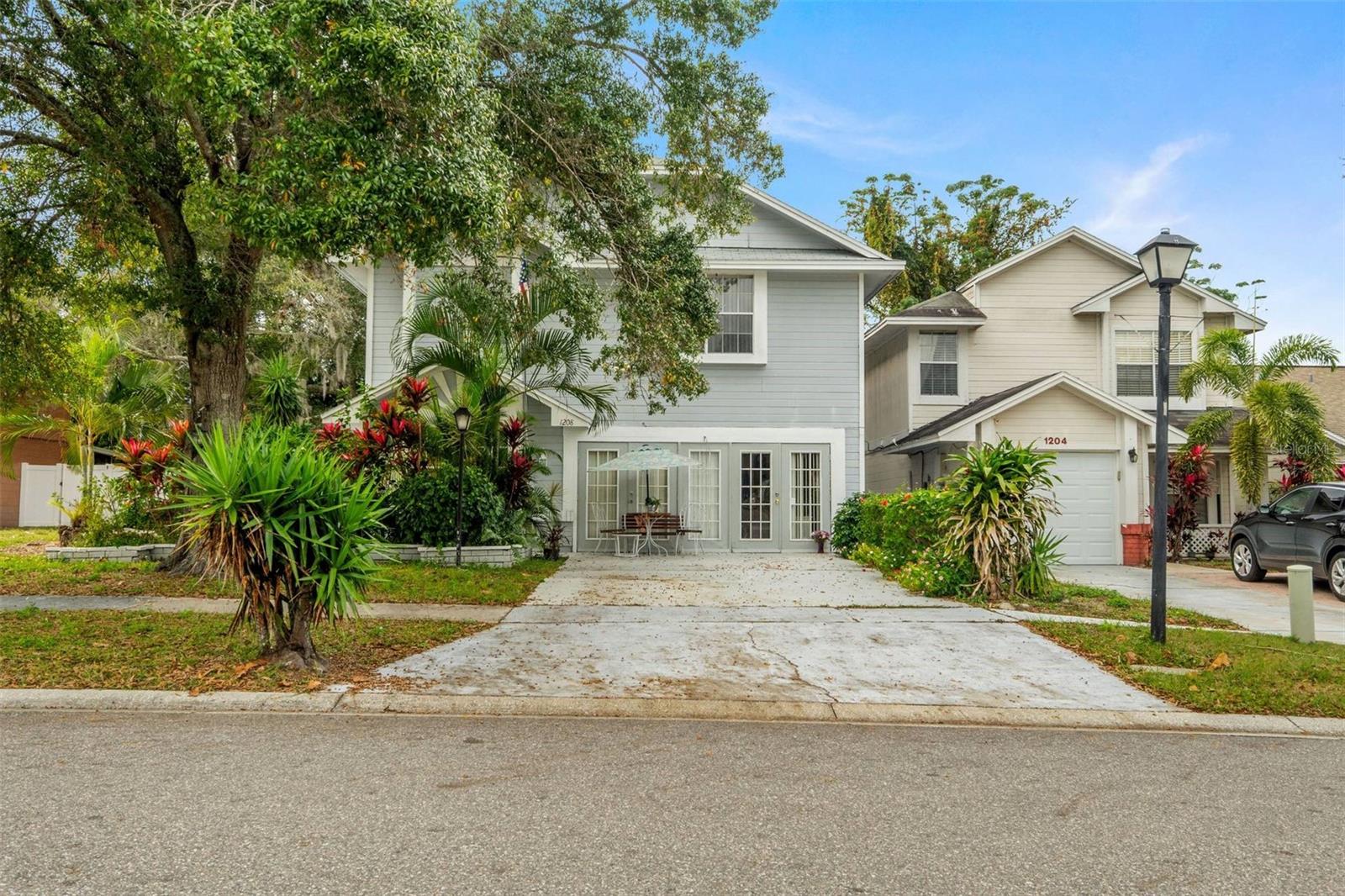 1208 CITRUS OAKS AVE