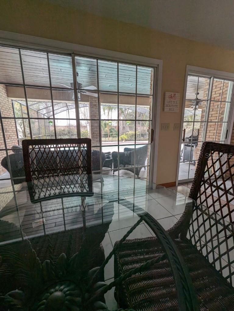 72 SPRING LAKE DR — photo 5