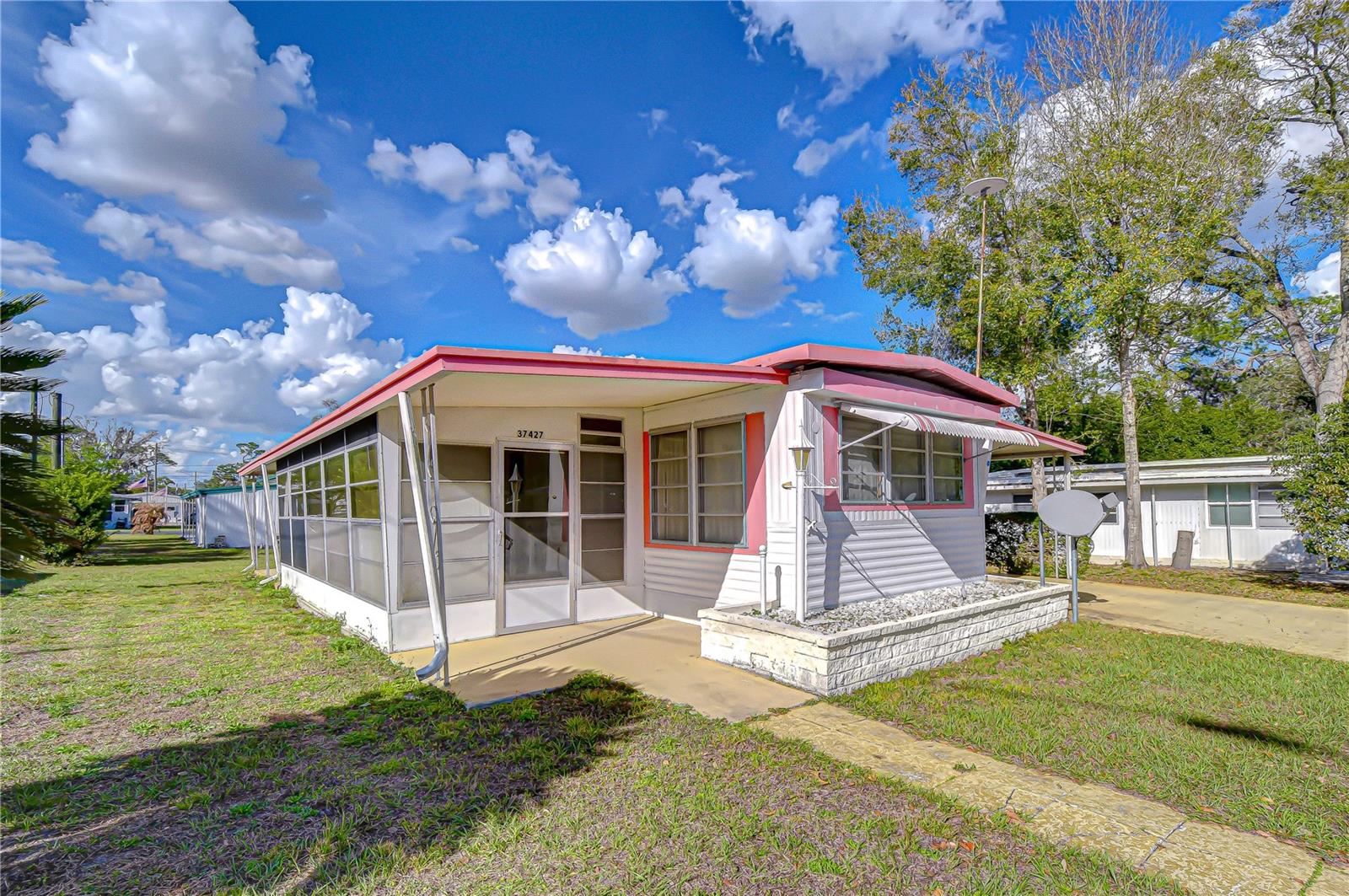 37427 HAMMOND DR — photo 3