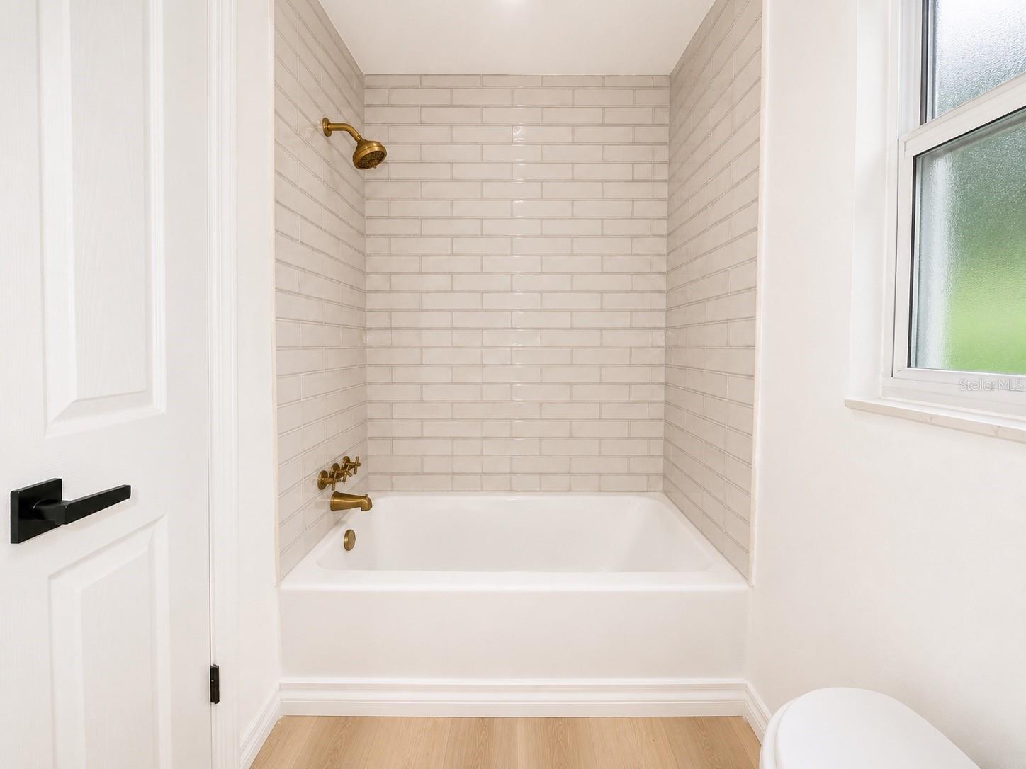 2827 S PARK AVE — photo 11