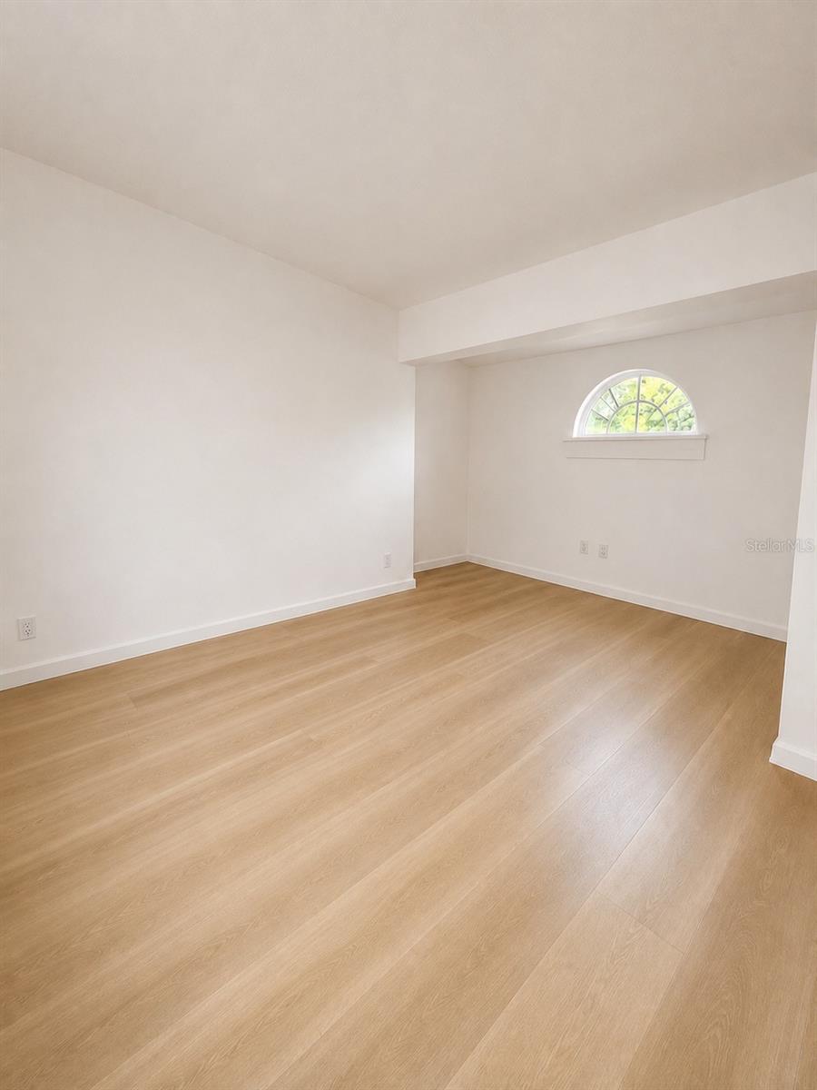 2827 S PARK AVE — photo 3