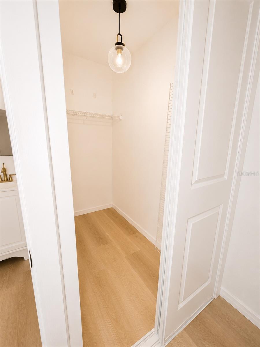 2827 S PARK AVE — photo 5