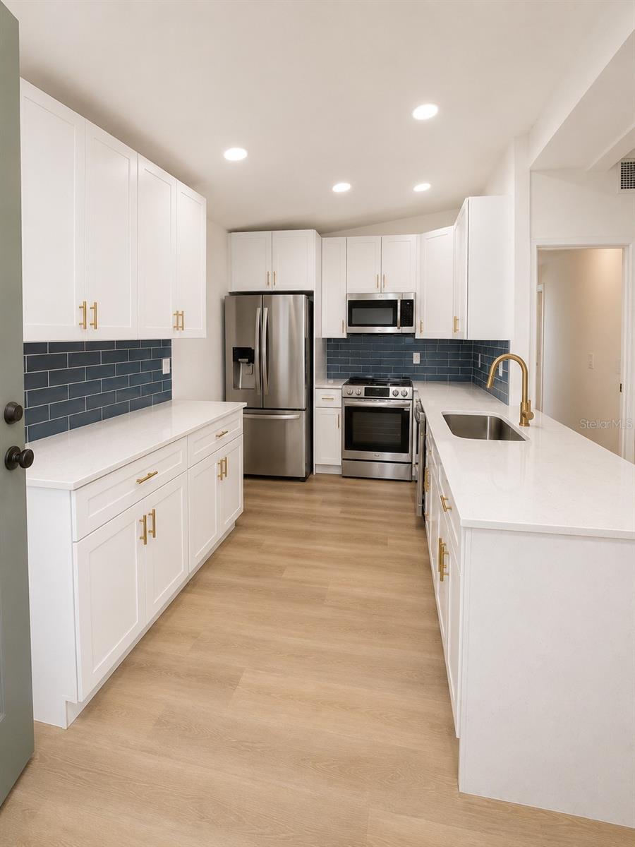 2827 S PARK AVE — photo 7