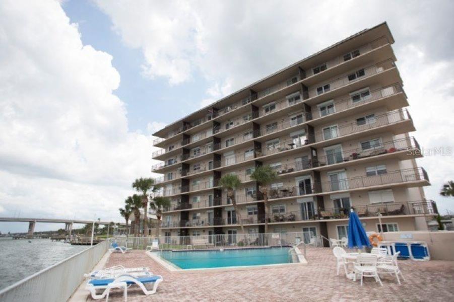 101 N RIVERSIDE DR #2020