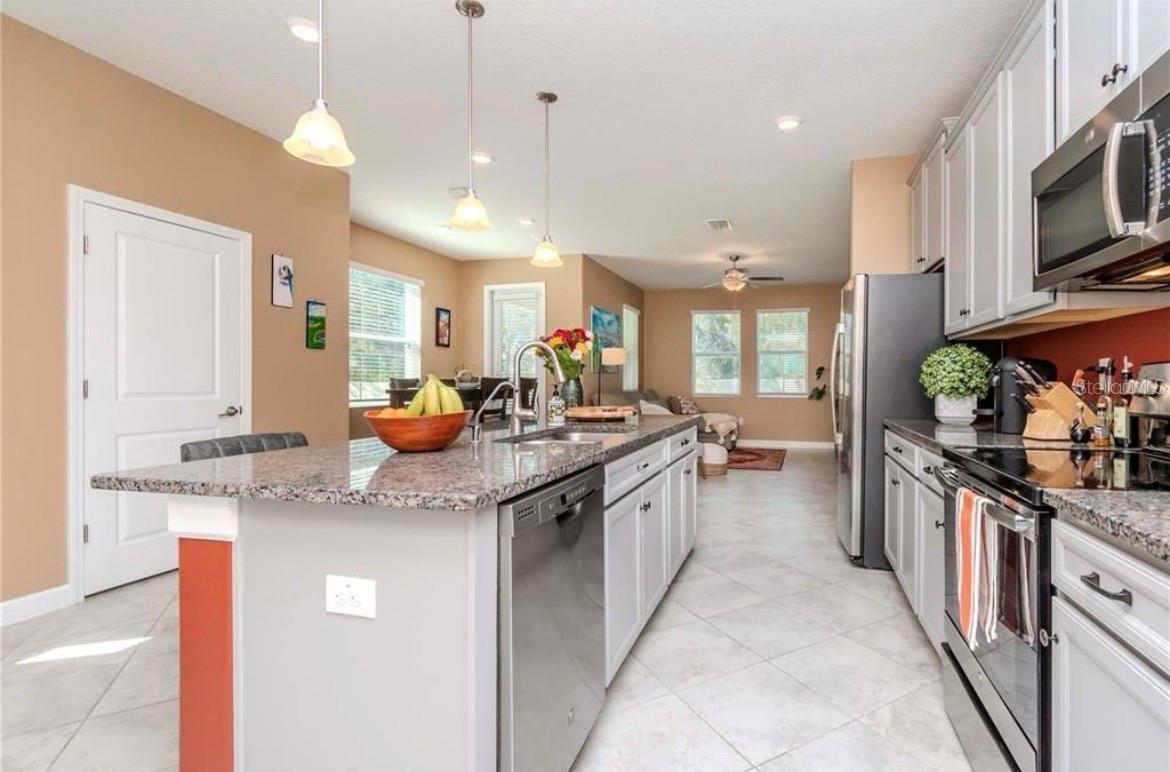6827 CITRUS CREEK LN — photo 3