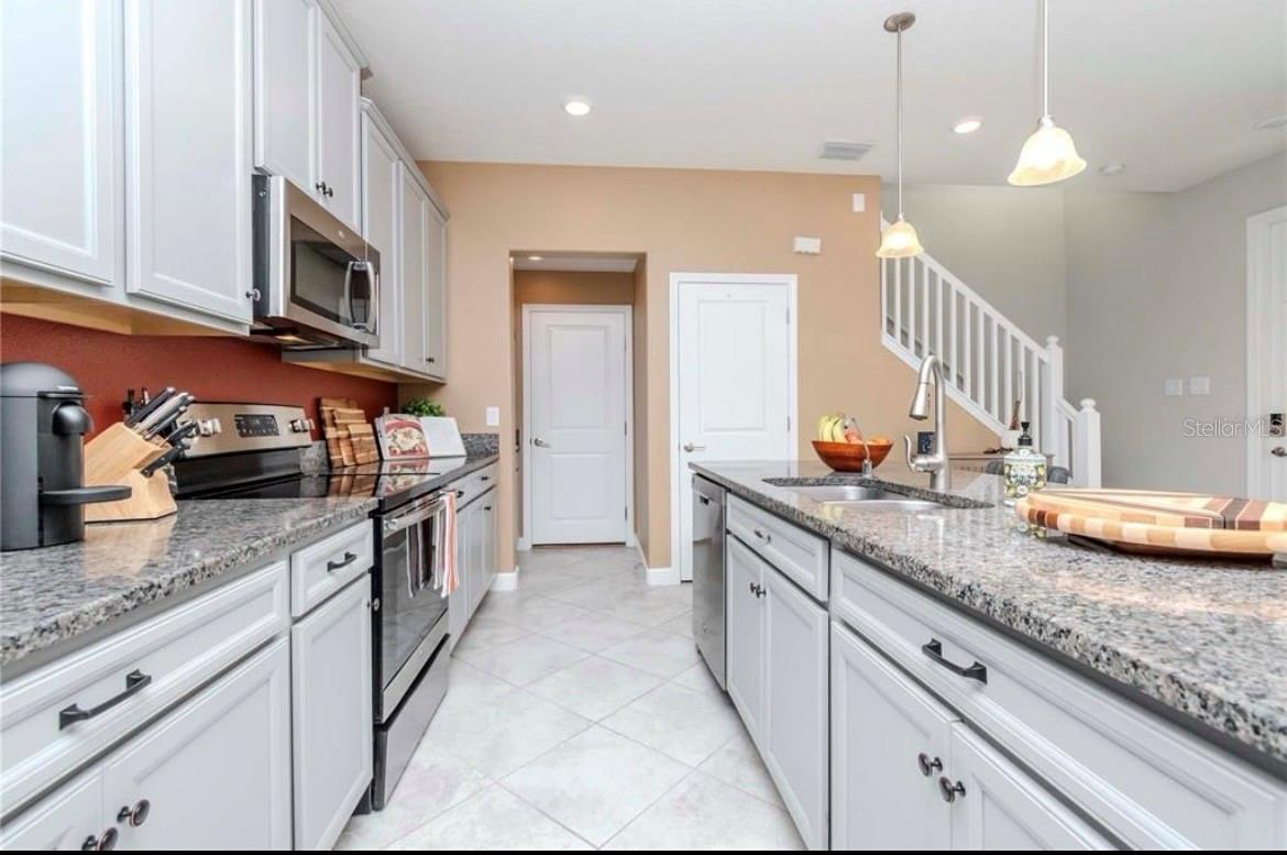 6827 CITRUS CREEK LN — photo 4