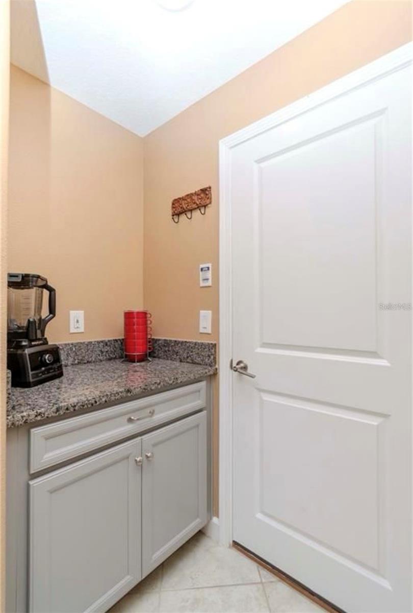 6827 CITRUS CREEK LN — photo 5