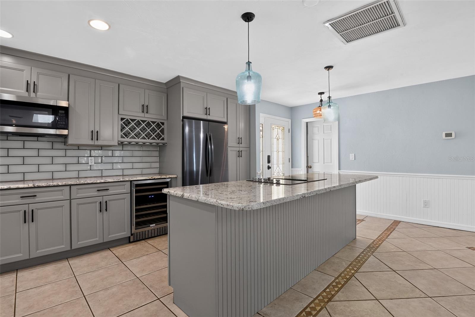 408 PALM AVE — photo 12