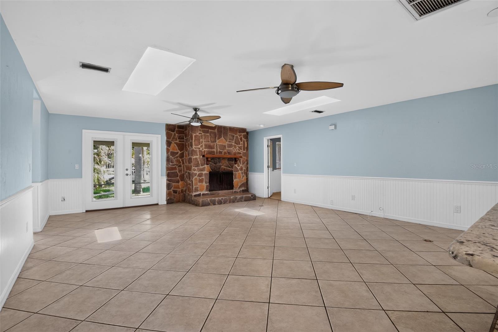 408 PALM AVE — photo 4