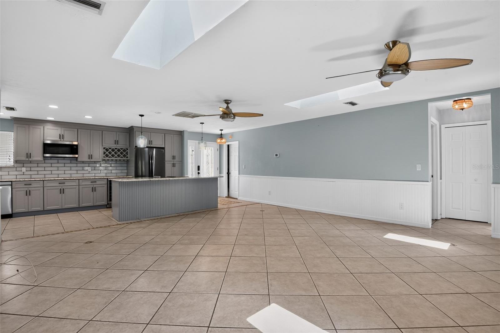 408 PALM AVE — photo 7