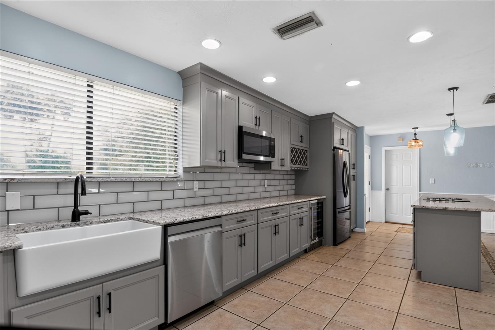 408 PALM AVE — photo 8