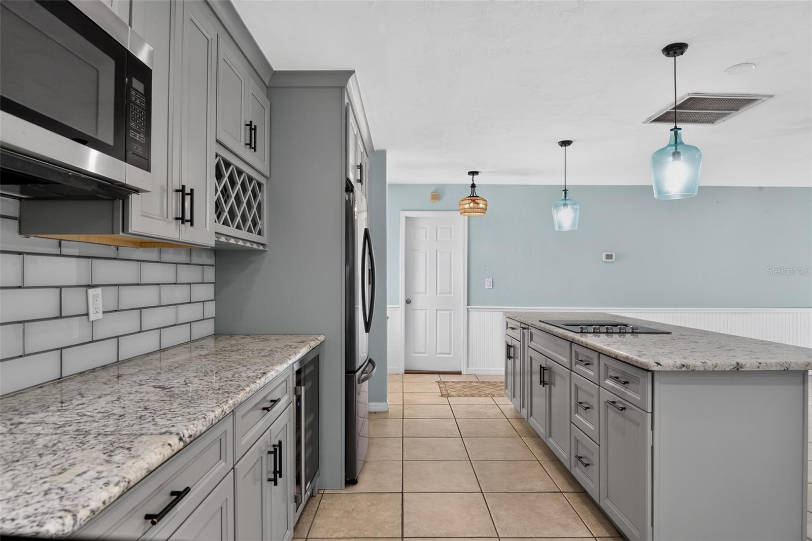 408 PALM AVE — photo 10