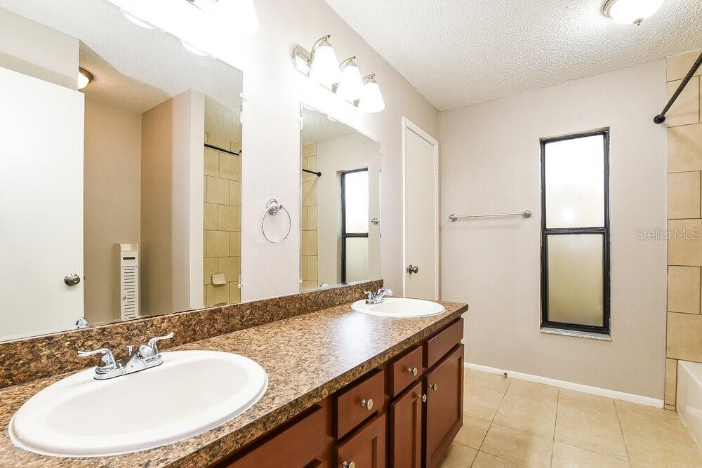 534 S SUNDANCE DR — photo 11
