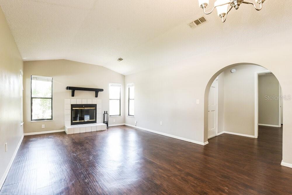 534 S SUNDANCE DR — photo 5