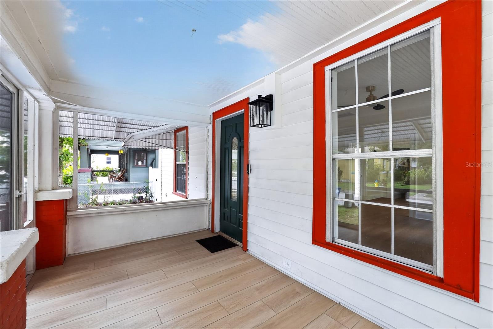813 E NEW ORLEANS AVE — photo 2