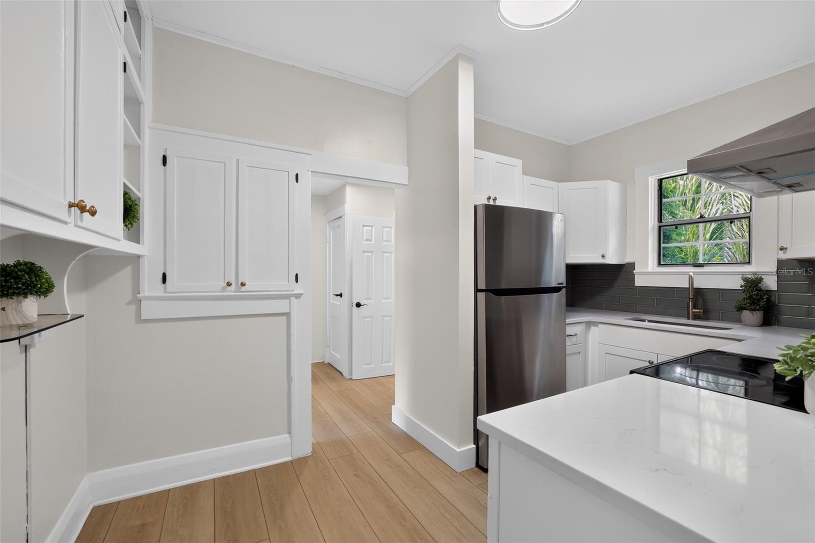 813 E NEW ORLEANS AVE — photo 6