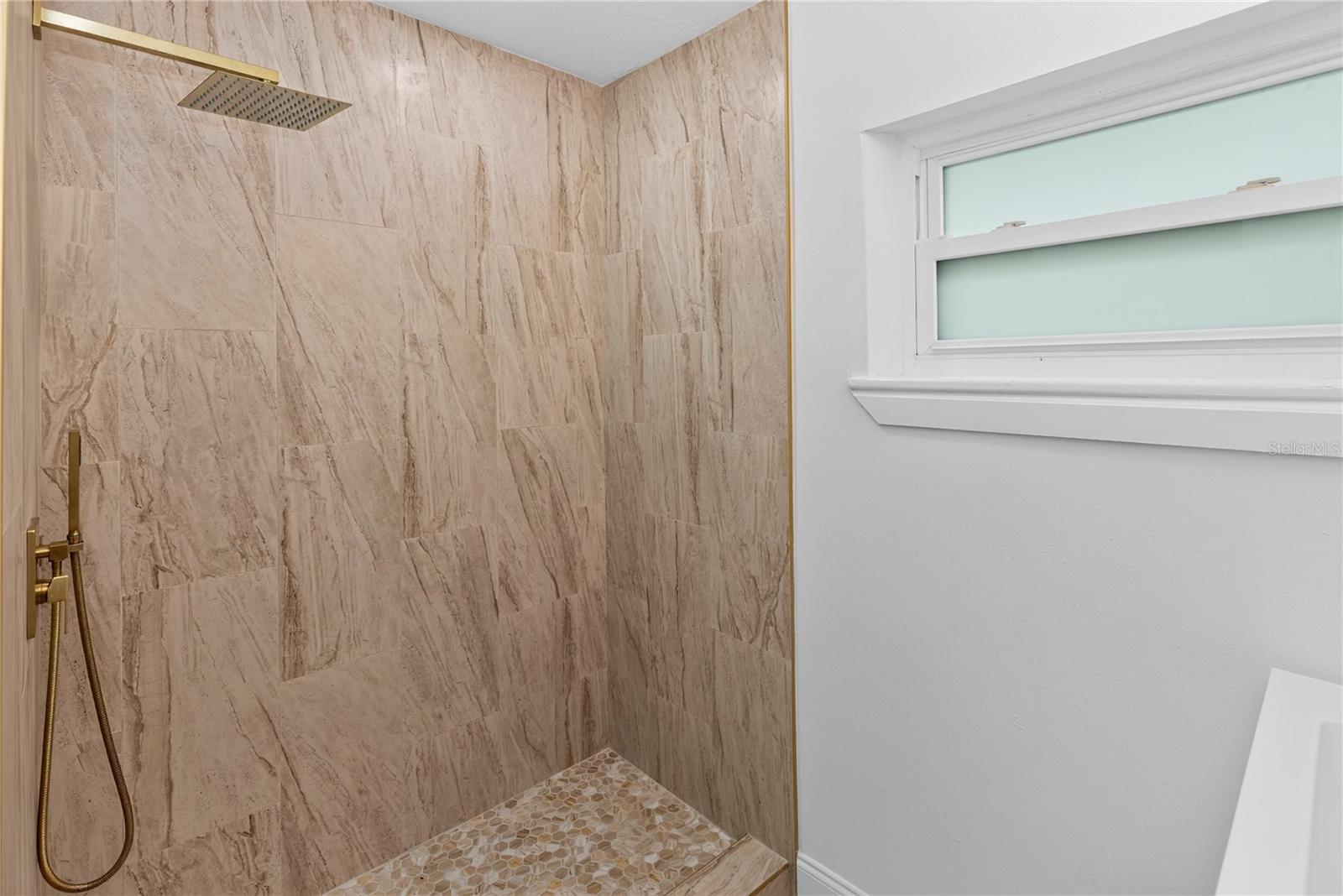 112 COLOMBA RD — photo 10