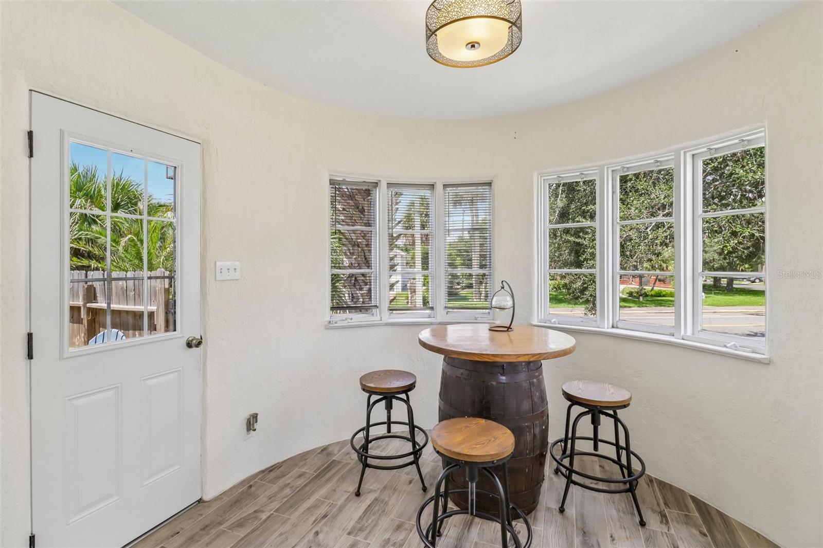 300 REVILO BLVD — photo 11