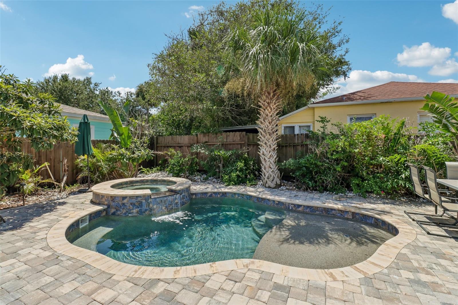 300 REVILO BLVD — photo 3