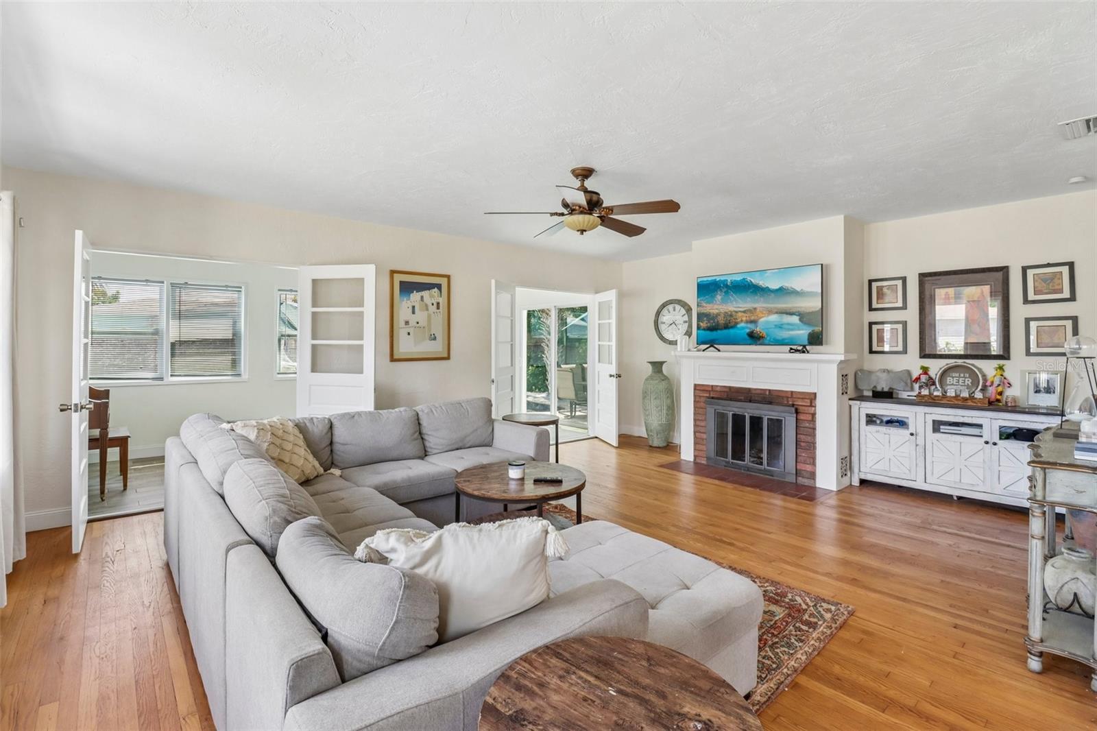 300 REVILO BLVD — photo 4