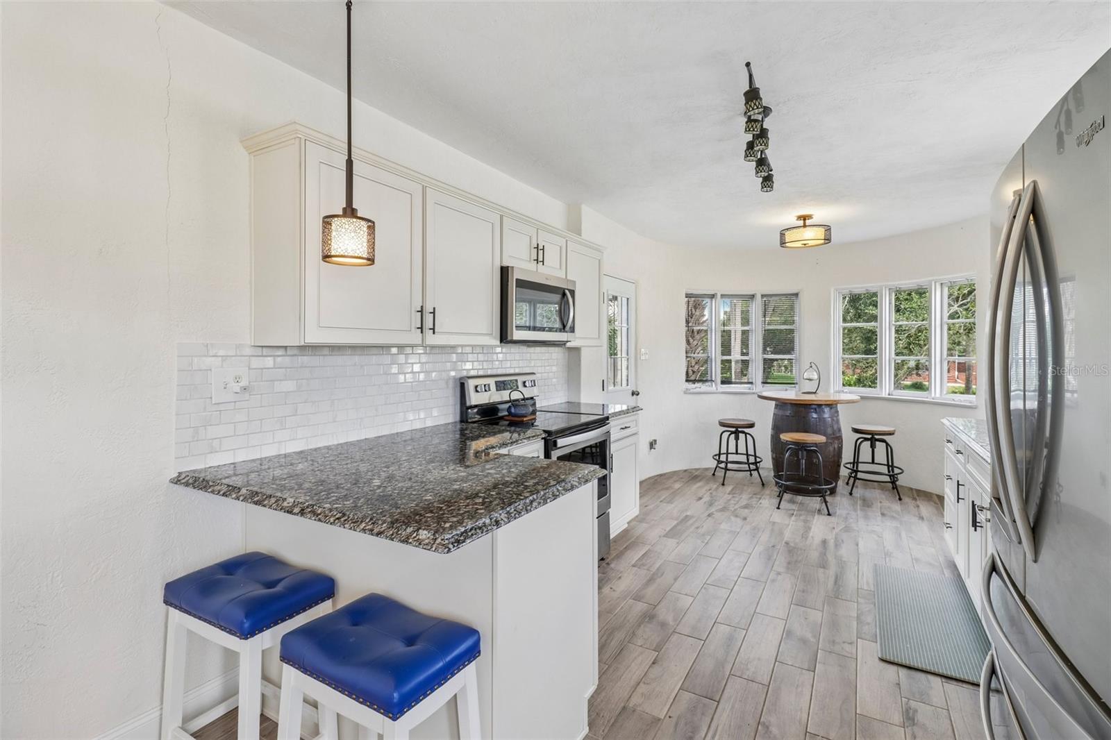 300 REVILO BLVD — photo 8