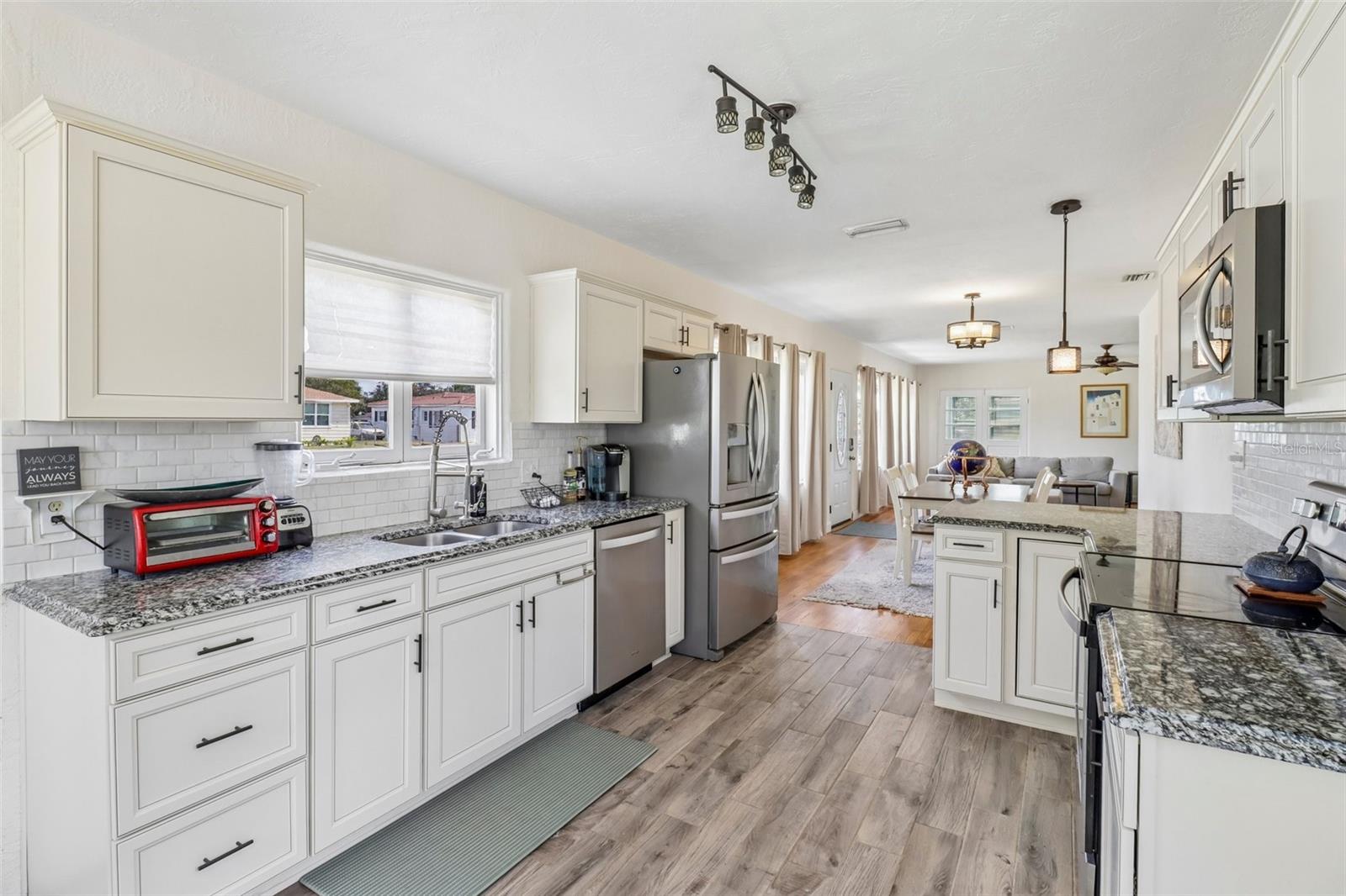 300 REVILO BLVD — photo 10