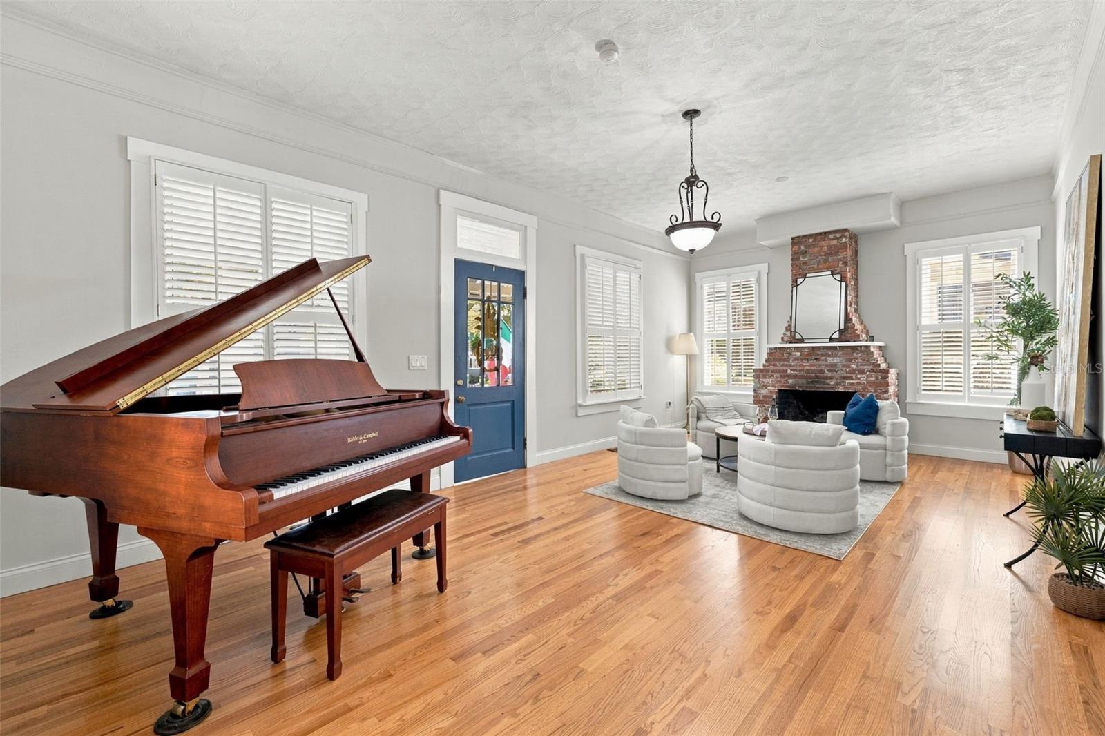 1801 W HILLS AVE — photo 4