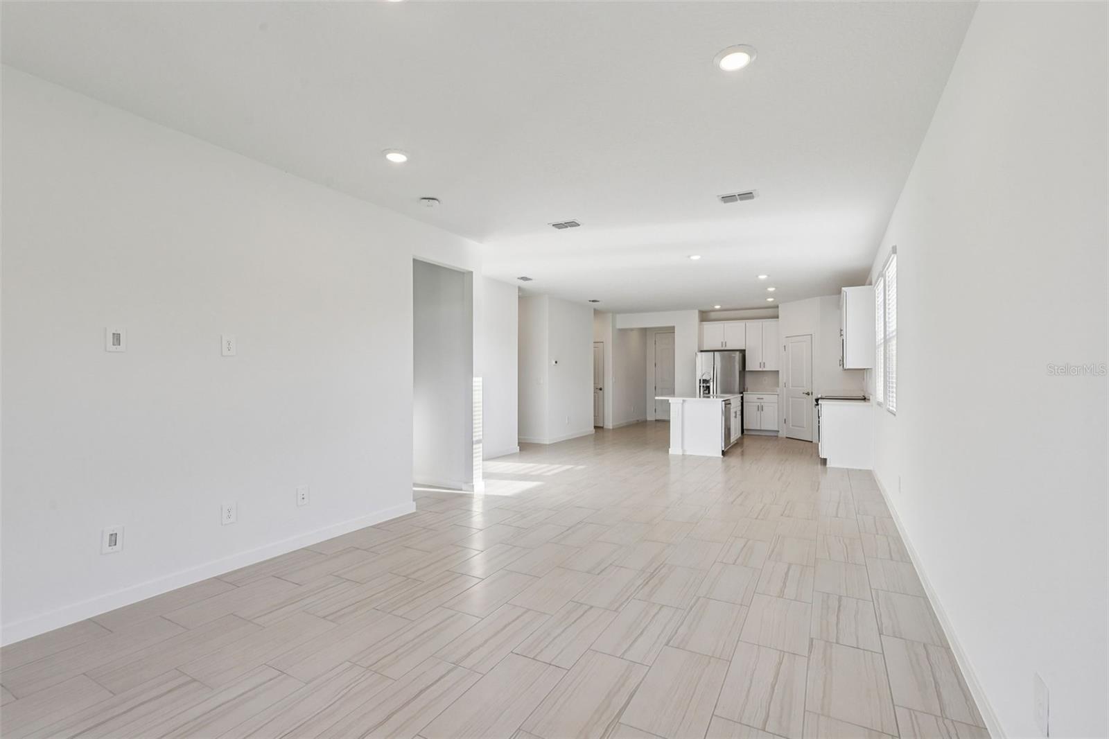 8 GARNI DR — photo 11