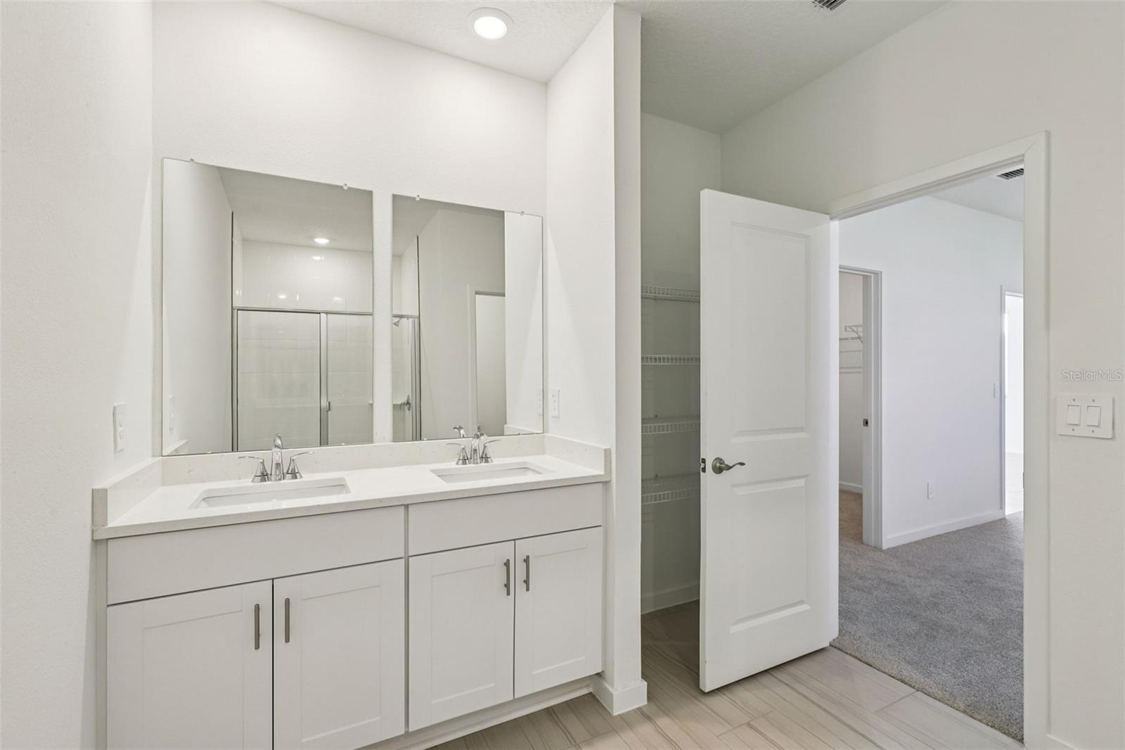 8 GARNI DR — photo 12