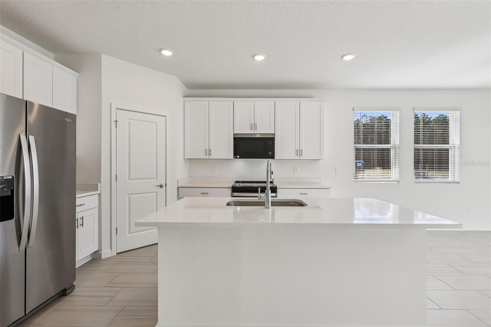 8 GARNI DR — photo 3