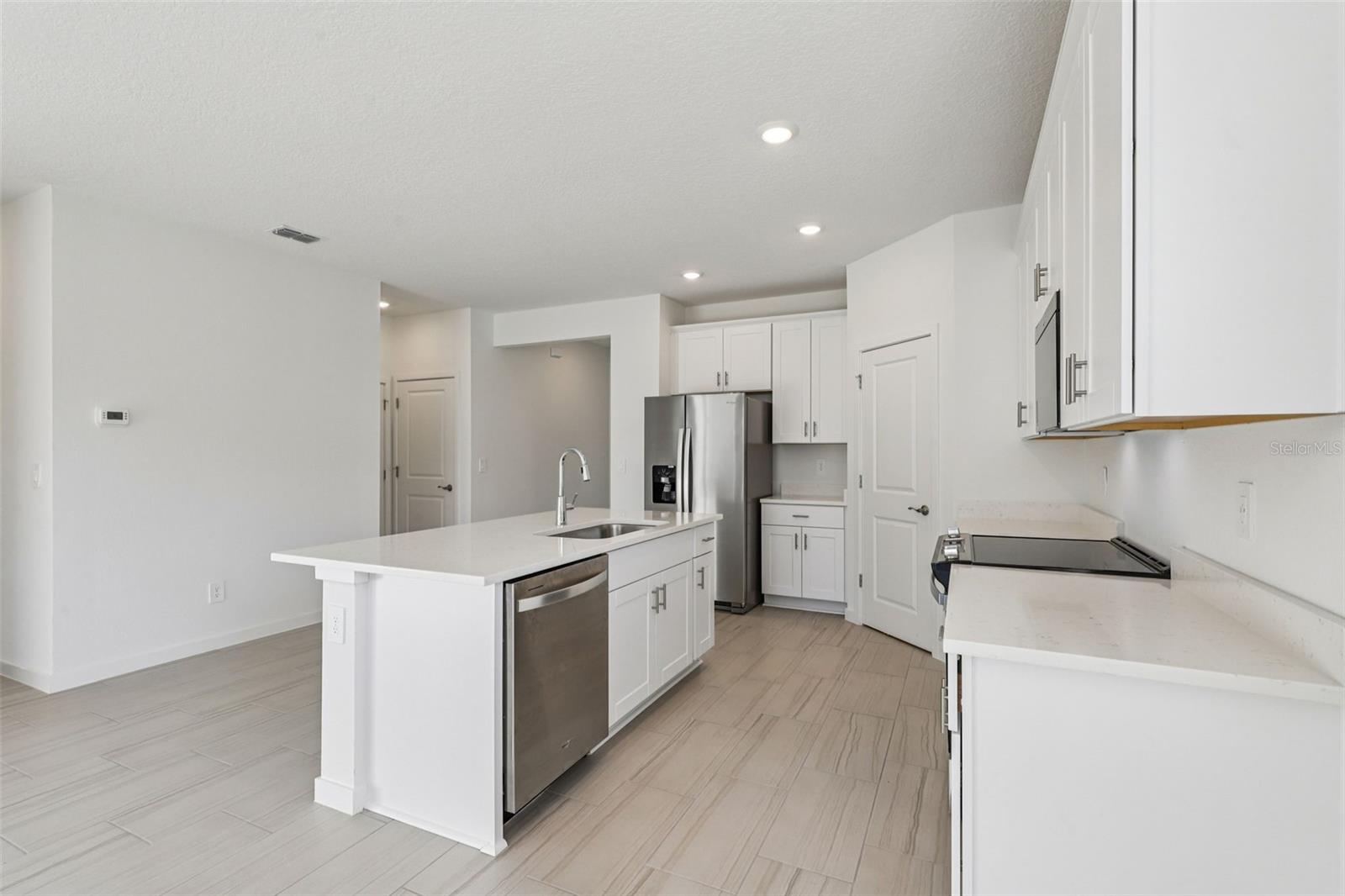 8 GARNI DR — photo 6