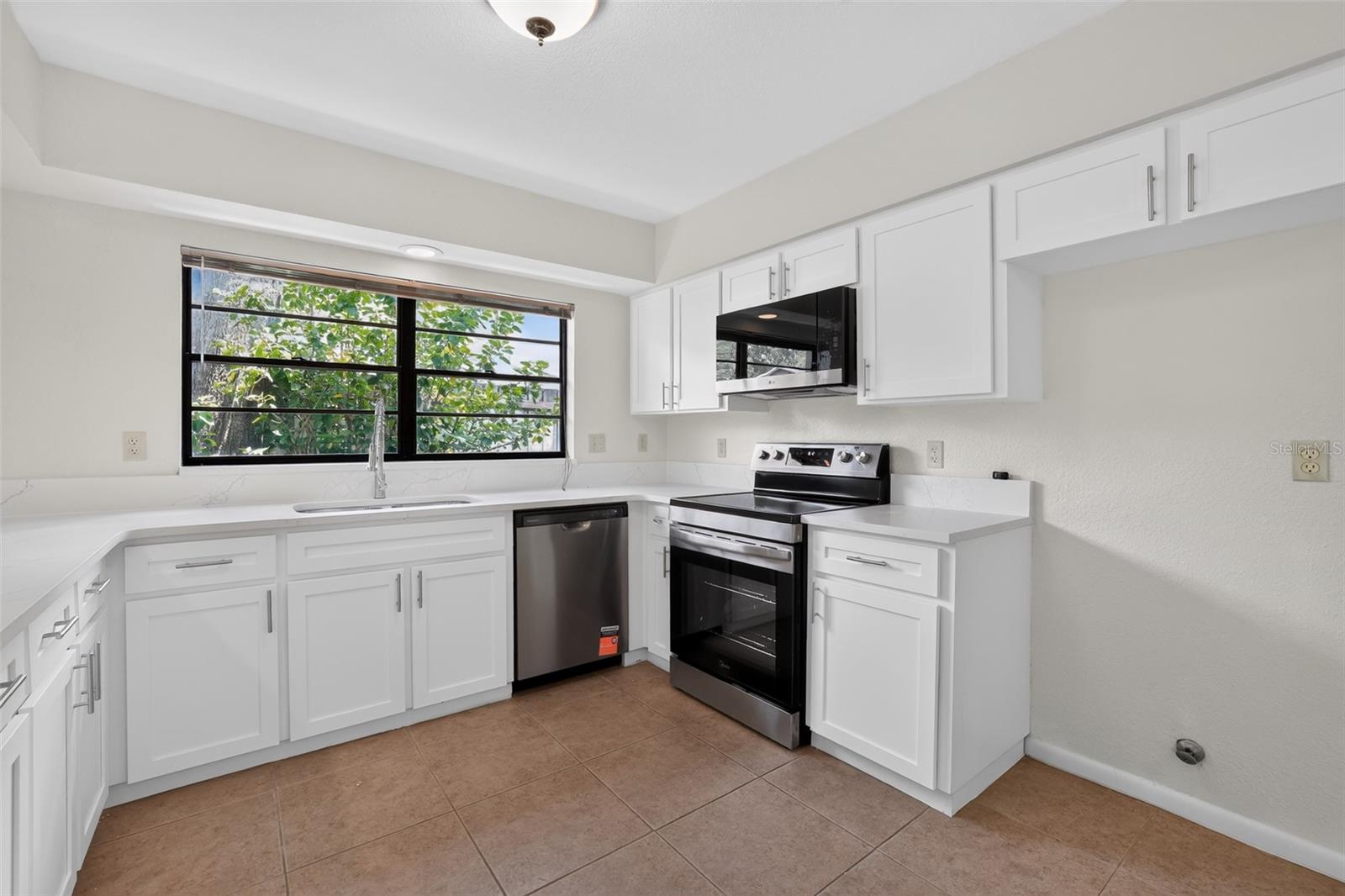 4015 DELLBROOK DR — photo 9