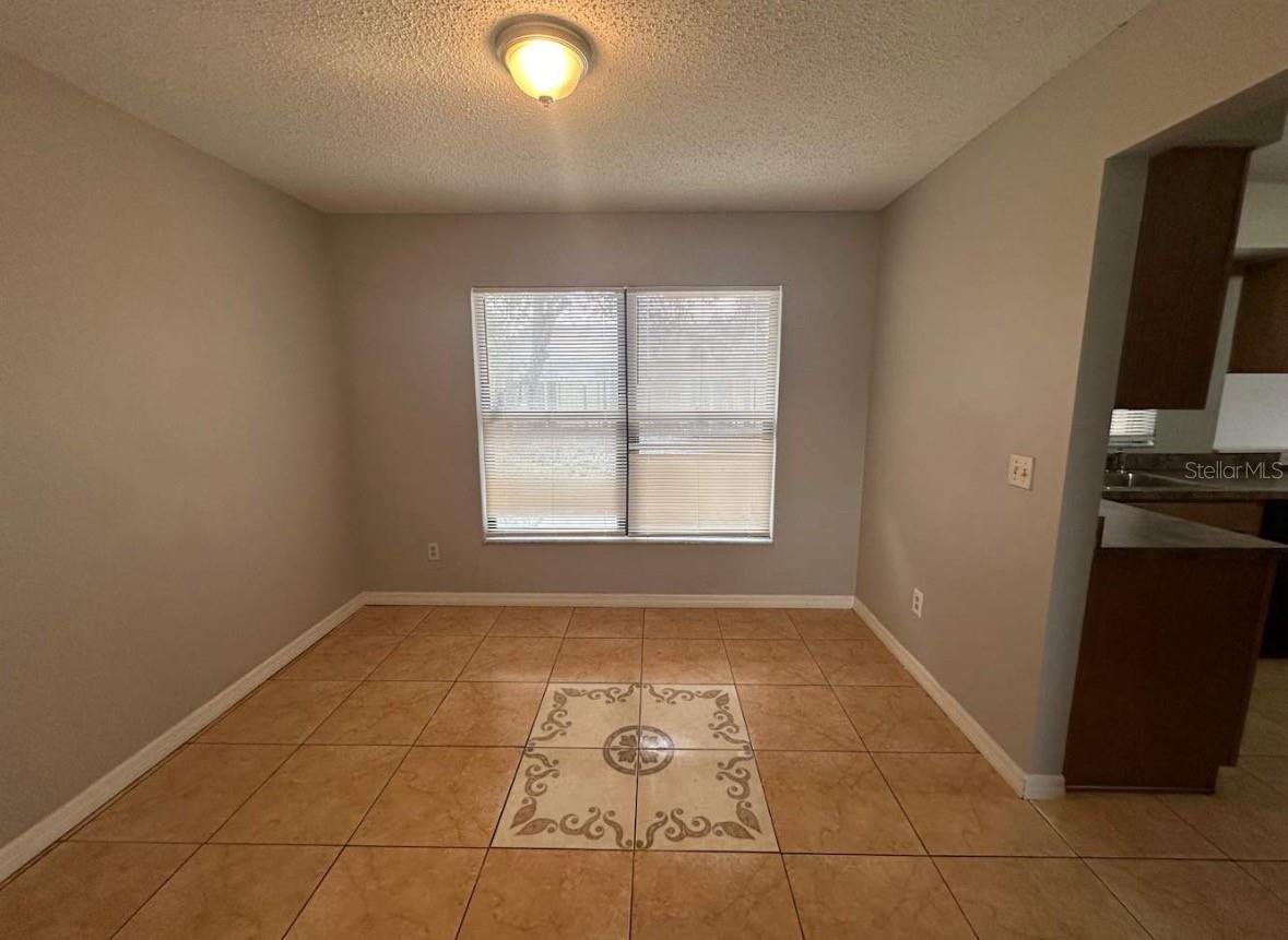 1746 MEREDITH AVE — photo 4