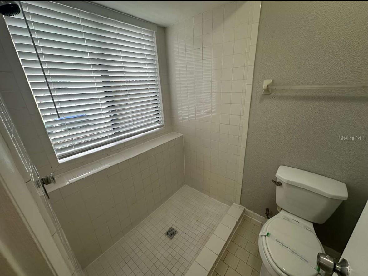1746 MEREDITH AVE — photo 9