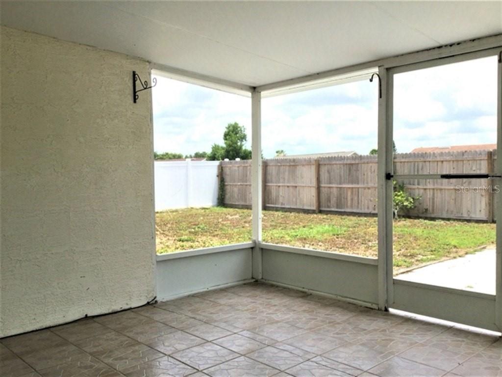 1746 MEREDITH AVE — photo 10