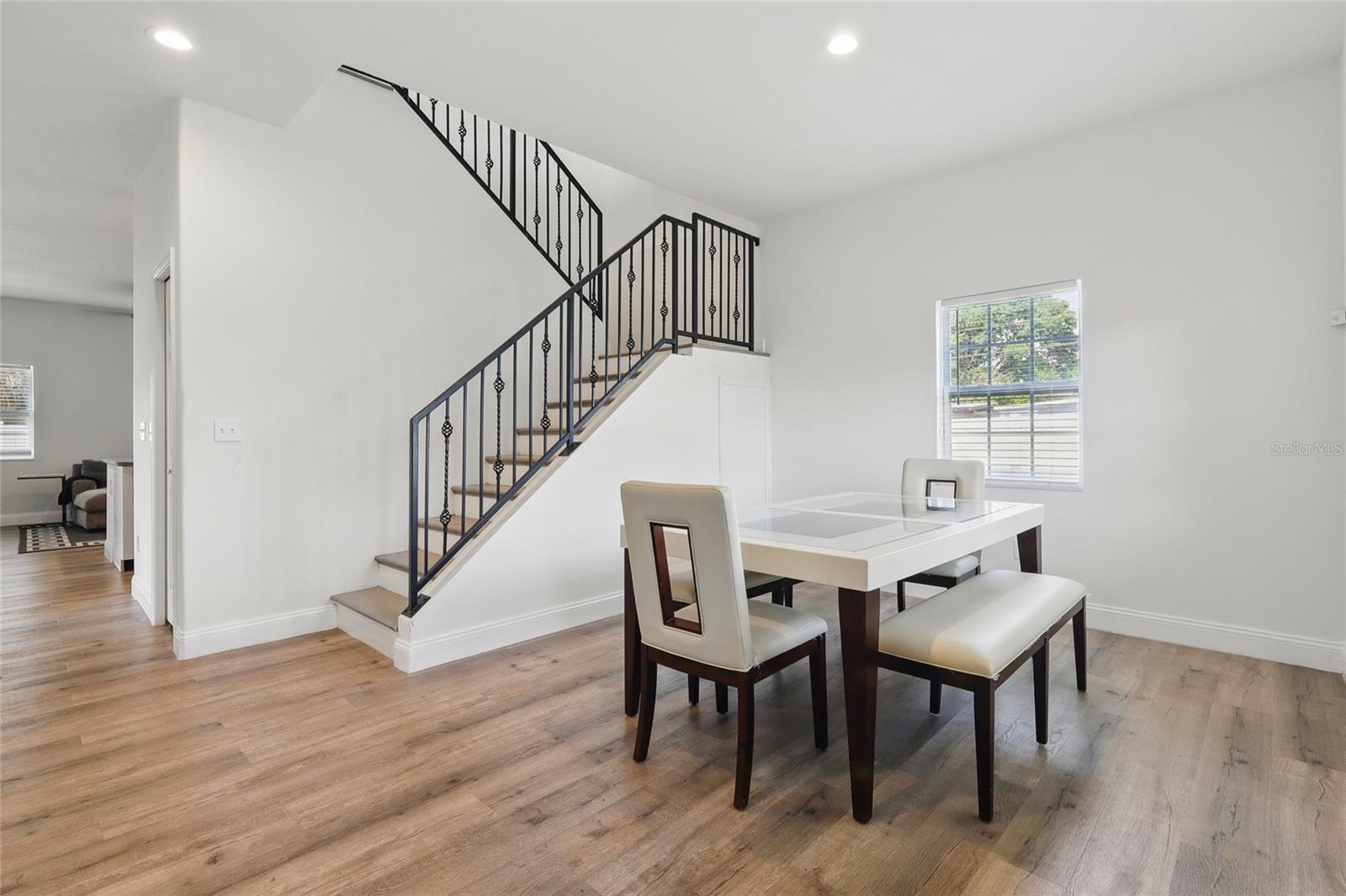 3024 W DOUGLAS ST — photo 3