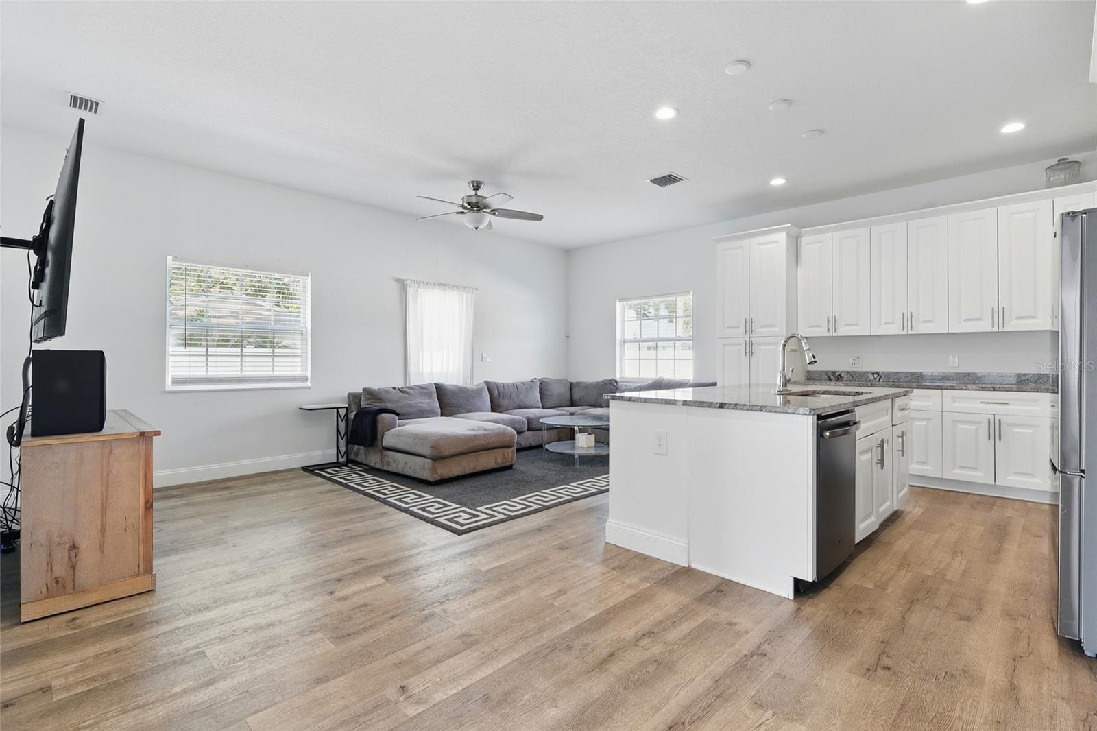 3024 W DOUGLAS ST — photo 7