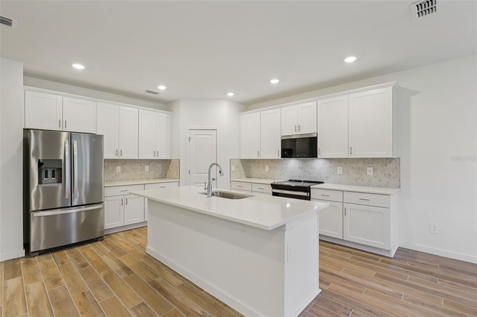 4 GARNI DR — photo 3