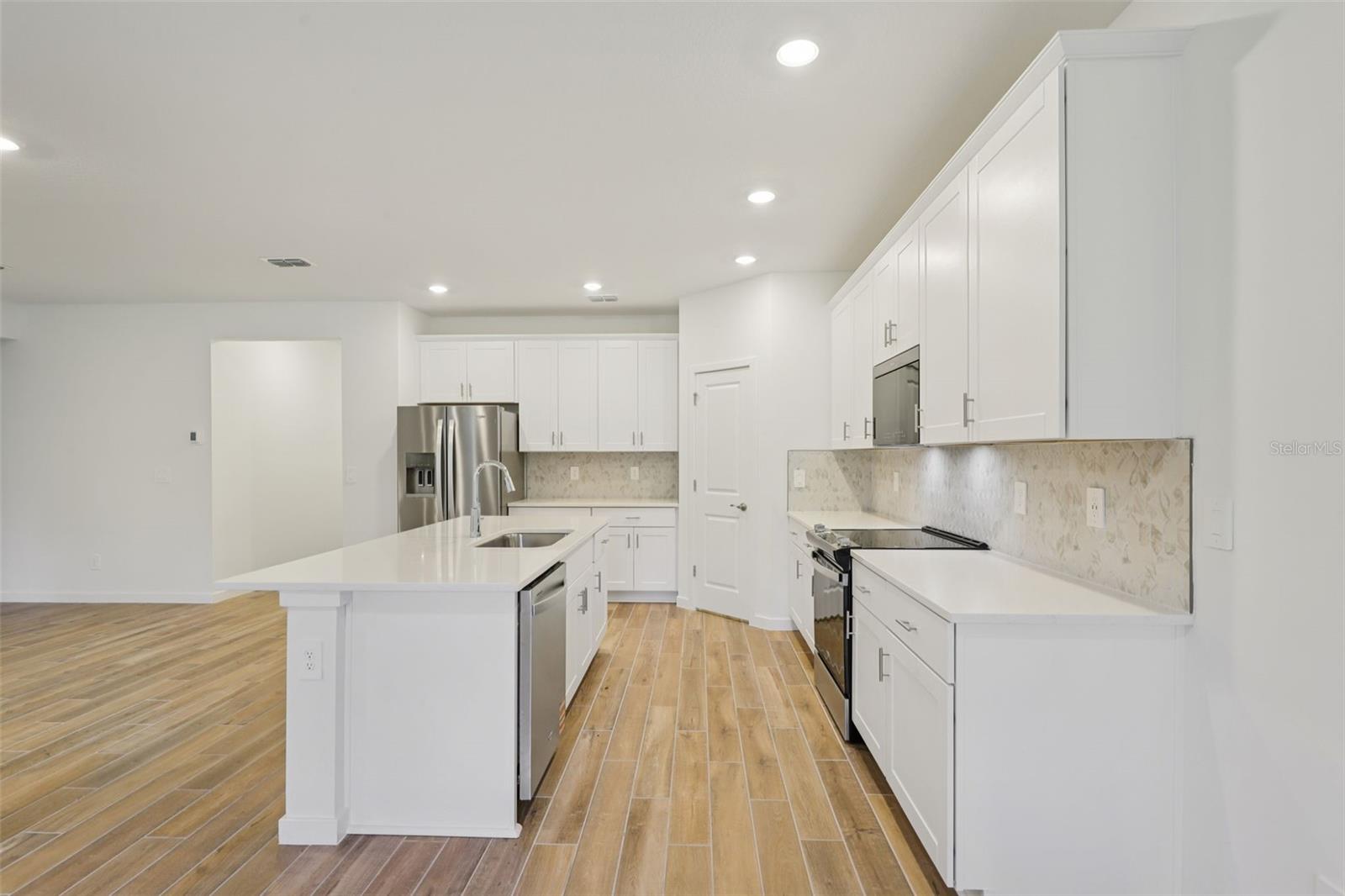 4 GARNI DR — photo 4