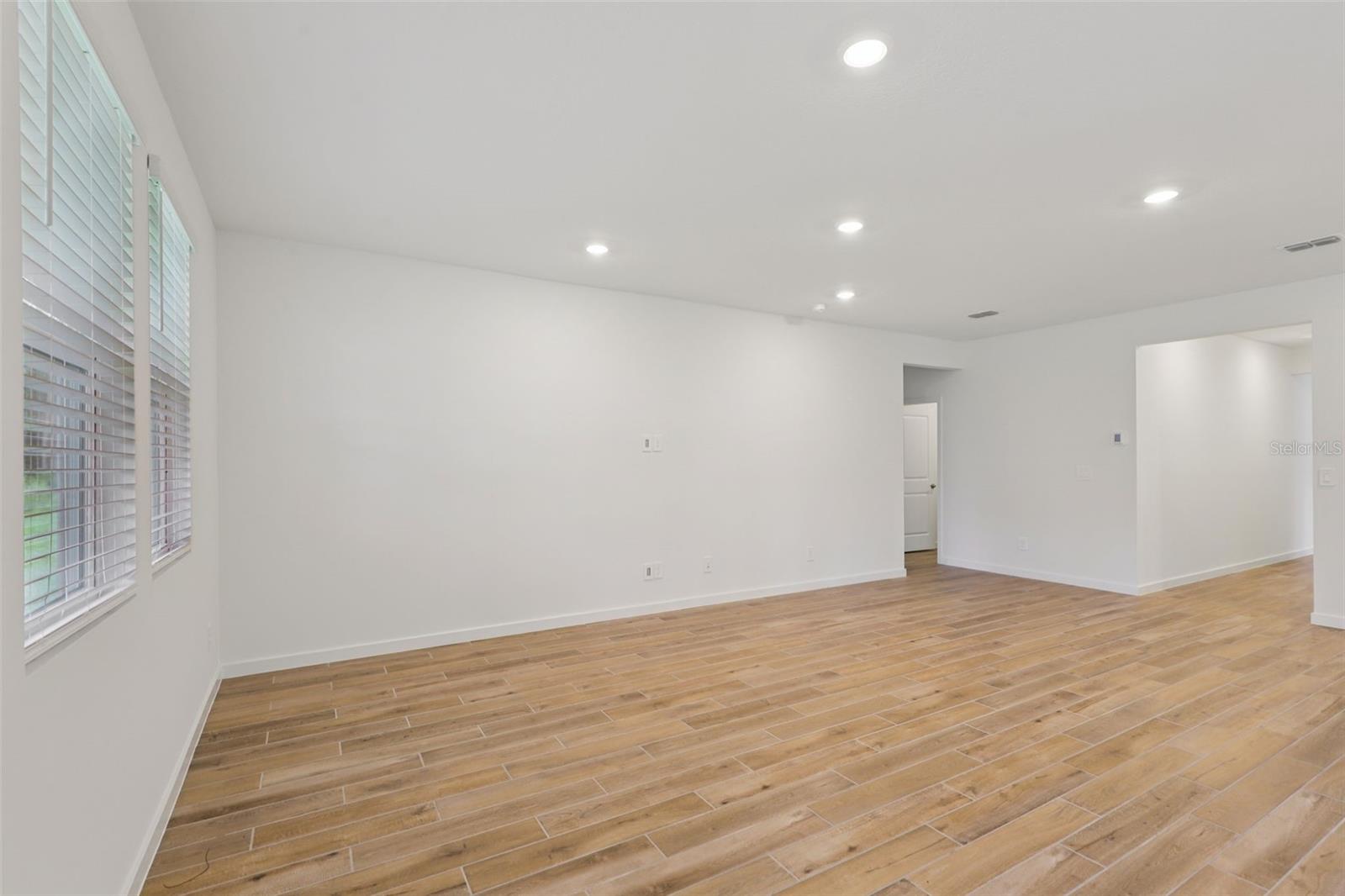 4 GARNI DR — photo 6